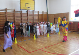 Karneval ve školní družině (7).JPG
