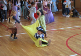 Karneval ve školní družině (9).JPG